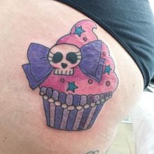 cupcake tattoo by Teemu Kilz
